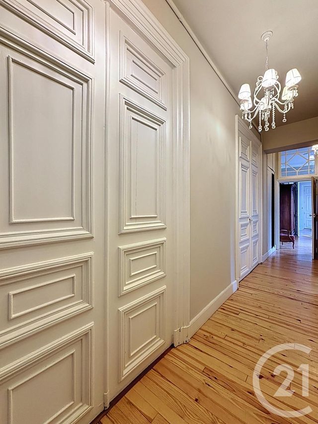 Appartement F6 à vendre - 6 pièces - 195.0 m2 - RIOM - 63 - AUVERGNE - Century 21 Agence Girard