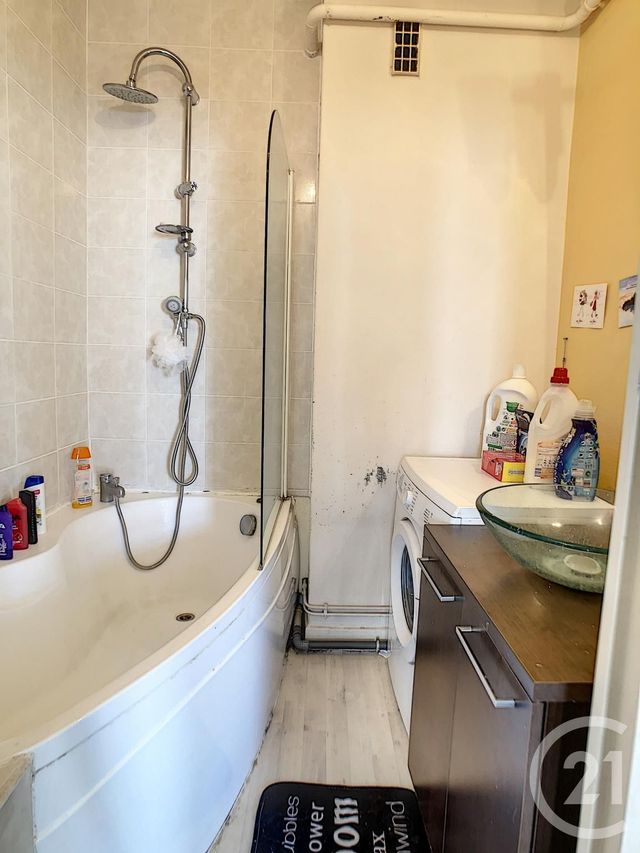 Appartement F4 à vendre - 4 pièces - 72.0 m2 - RIOM - 63 - AUVERGNE - Century 21 Agence Girard Appartement F4 à vendre - 4 pièces - 72.0 m2 - RIOM - 63 - AUVERGNE - Century 21 Agence Girard