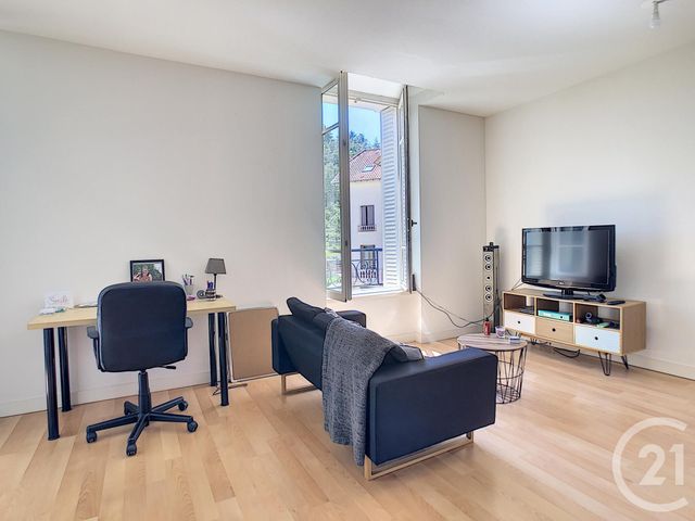 Appartement à vendre - 2 pièces - 44.5 m2 - CHATELGUYON - 63 - AUVERGNE - Century 21 Agence Girard Appartement à vendre - 2 pièces - 44.5 m2 - CHATELGUYON - 63 - AUVERGNE - Century 21 Agence Girard