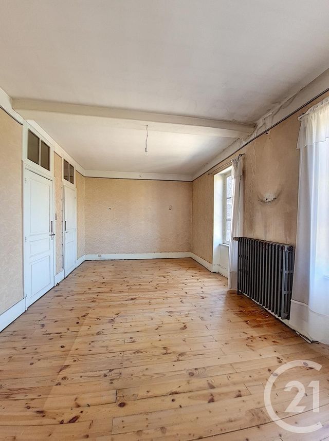 maison à vendre - 8 pièces - 241.12 m2 - SURAT - 63 - AUVERGNE - Century 21 Agence Girard maison à vendre - 8 pièces - 241.12 m2 - SURAT - 63 - AUVERGNE - Century 21 Agence Girard