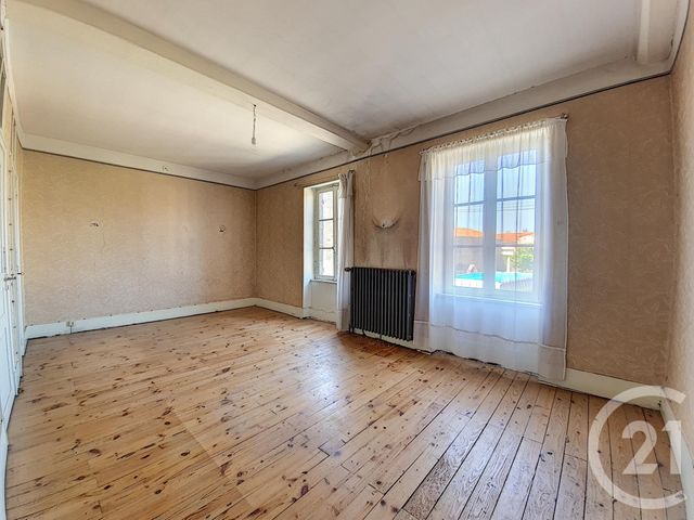maison à vendre - 8 pièces - 241.12 m2 - SURAT - 63 - AUVERGNE - Century 21 Agence Girard maison à vendre - 8 pièces - 241.12 m2 - SURAT - 63 - AUVERGNE - Century 21 Agence Girard