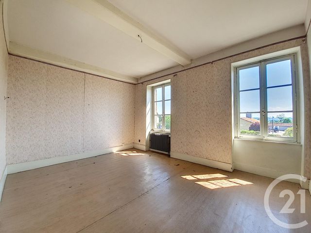 maison à vendre - 8 pièces - 241.12 m2 - SURAT - 63 - AUVERGNE - Century 21 Agence Girard maison à vendre - 8 pièces - 241.12 m2 - SURAT - 63 - AUVERGNE - Century 21 Agence Girard