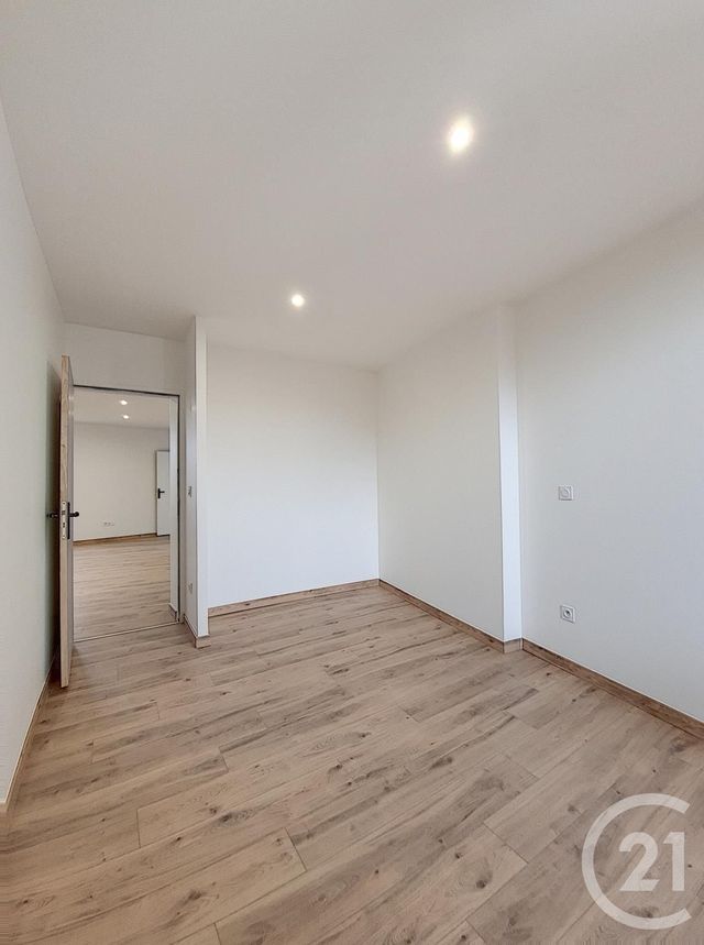 Appartement T3 à vendre - 3 pièces - 56.27 m2 - RIOM - 63 - AUVERGNE - Century 21 Agence Girard Appartement T3 à vendre - 3 pièces - 56.27 m2 - RIOM - 63 - AUVERGNE - Century 21 Agence Girard