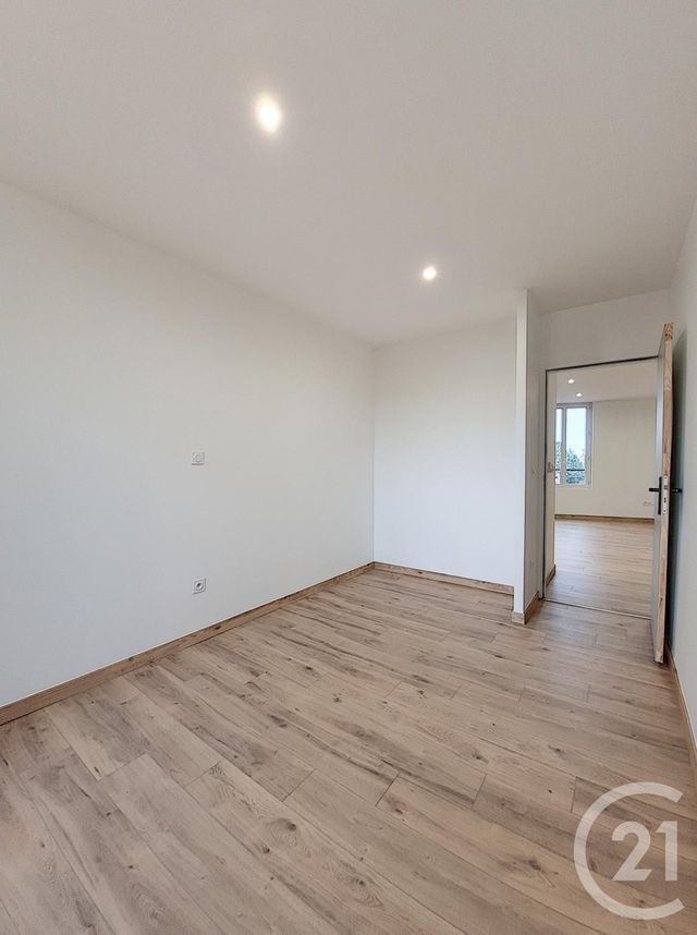Appartement T3 à vendre - 3 pièces - 56.27 m2 - RIOM - 63 - AUVERGNE - Century 21 Agence Girard Appartement T3 à vendre - 3 pièces - 56.27 m2 - RIOM - 63 - AUVERGNE - Century 21 Agence Girard
