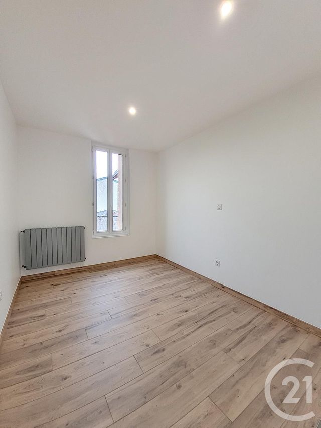 Appartement T3 à vendre - 3 pièces - 56.27 m2 - RIOM - 63 - AUVERGNE - Century 21 Agence Girard Appartement T3 à vendre - 3 pièces - 56.27 m2 - RIOM - 63 - AUVERGNE - Century 21 Agence Girard