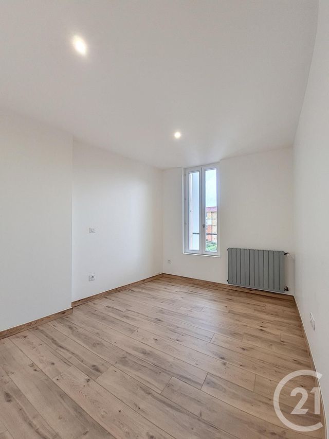 Appartement T3 à vendre - 3 pièces - 56.27 m2 - RIOM - 63 - AUVERGNE - Century 21 Agence Girard Appartement T3 à vendre - 3 pièces - 56.27 m2 - RIOM - 63 - AUVERGNE - Century 21 Agence Girard