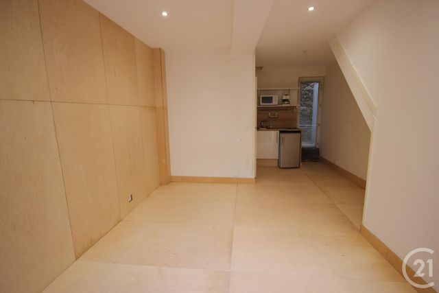 Studio à louer - 1 pièce - 19.37 m2 - RIOM - 63 - AUVERGNE - Century 21 Agence Girard Studio à louer - 1 pièce - 19.37 m2 - RIOM - 63 - AUVERGNE - Century 21 Agence Girard