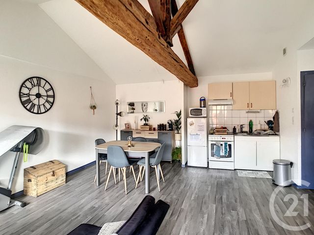 Appartement F2 à louer - 2 pièces - 42.0 m2 - RIOM - 63 - AUVERGNE - Century 21 Agence Girard Appartement F2 à louer - 2 pièces - 42.0 m2 - RIOM - 63 - AUVERGNE - Century 21 Agence Girard