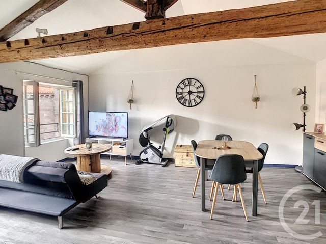 Appartement F2 à louer - 2 pièces - 42.0 m2 - RIOM - 63 - AUVERGNE - Century 21 Agence Girard Appartement F2 à louer - 2 pièces - 42.0 m2 - RIOM - 63 - AUVERGNE - Century 21 Agence Girard
