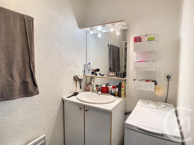 Appartement F2 à louer - 2 pièces - 42.0 m2 - RIOM - 63 - AUVERGNE - Century 21 Agence Girard Appartement F2 à louer - 2 pièces - 42.0 m2 - RIOM - 63 - AUVERGNE - Century 21 Agence Girard