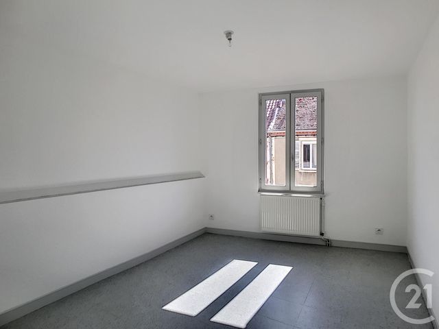 Appartement F3 à louer - 3 pièces - 76.74 m2 - AIGUEPERSE - 63 - AUVERGNE - Century 21 Agence Girard Appartement F3 à louer - 3 pièces - 76.74 m2 - AIGUEPERSE - 63 - AUVERGNE - Century 21 Agence Girard
