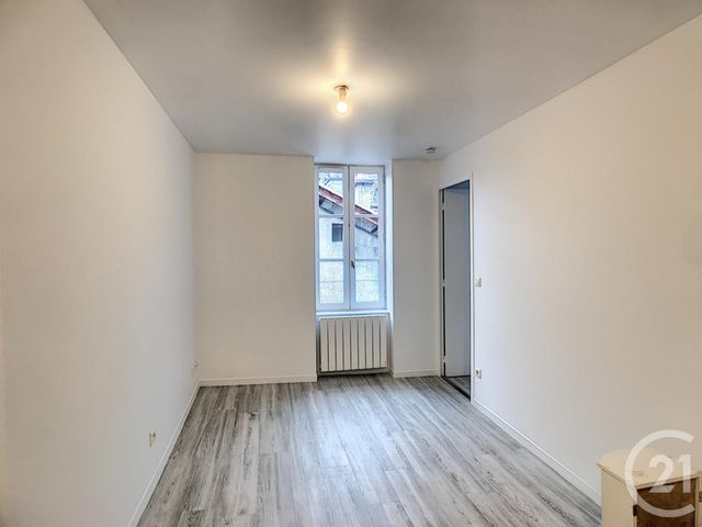 Appartement à louer - 2 pièces - 25.8 m2 - RIOM - 63 - AUVERGNE - Century 21 Agence Girard Appartement à louer - 2 pièces - 25.8 m2 - RIOM - 63 - AUVERGNE - Century 21 Agence Girard