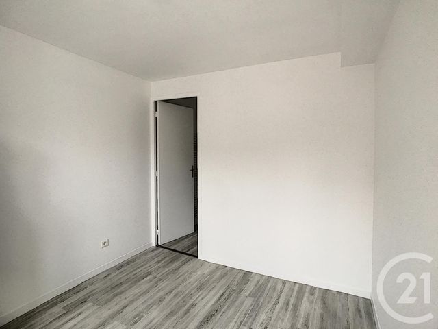 Appartement à louer - 2 pièces - 25.8 m2 - RIOM - 63 - AUVERGNE - Century 21 Agence Girard Appartement à louer - 2 pièces - 25.8 m2 - RIOM - 63 - AUVERGNE - Century 21 Agence Girard