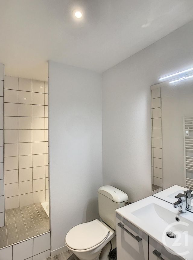 Appartement à louer - 2 pièces - 25.8 m2 - RIOM - 63 - AUVERGNE - Century 21 Agence Girard Appartement à louer - 2 pièces - 25.8 m2 - RIOM - 63 - AUVERGNE - Century 21 Agence Girard