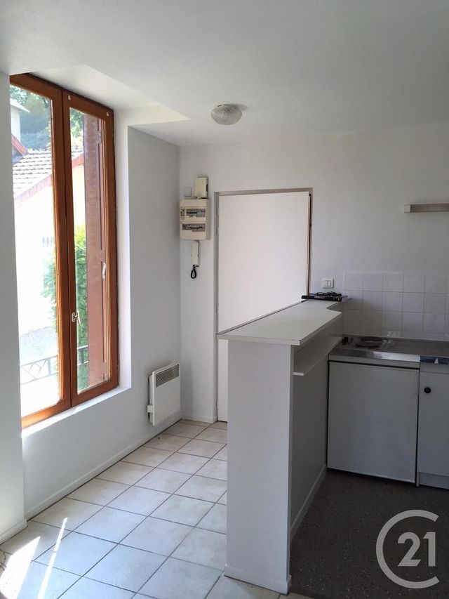 Appartement F2 à louer - 2 pièces - 35.0 m2 - CHATELGUYON - 63 - AUVERGNE - Century 21 Agence Girard Appartement F2 à louer - 2 pièces - 35.0 m2 - CHATELGUYON - 63 - AUVERGNE - Century 21 Agence Girard