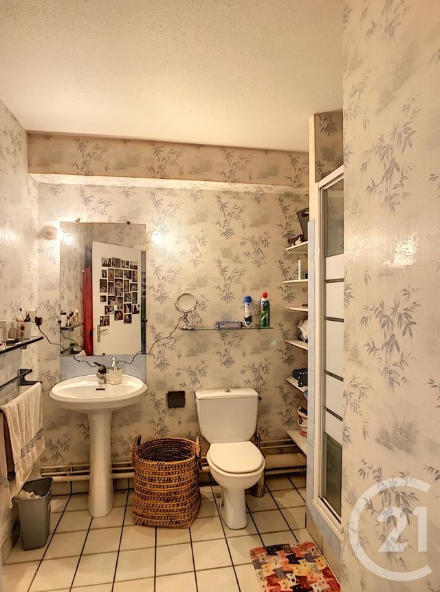 Afficher la photo en grand Studio à louer - 1 pièce - 20.66 m2 - CHATELGUYON - 63 - AUVERGNE - Century 21 Agence Girard