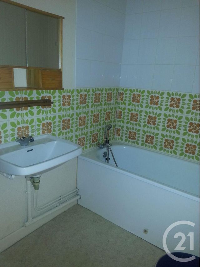 Afficher la photo en grand Appartement F2 à louer - 2 pièces - 61.4 m2 - RIOM - 63 - AUVERGNE - Century 21 Agence Girard