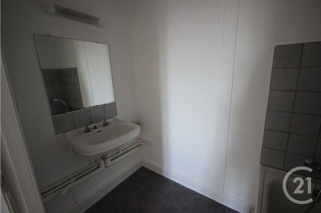 Afficher la photo en grand Appartement F2 à louer - 2 pièces - 45.04 m2 - RIOM - 63 - AUVERGNE - Century 21 Agence Girard