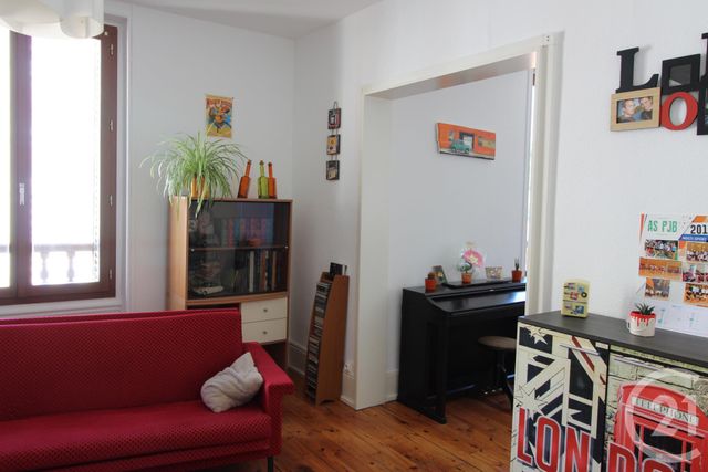 Afficher la photo en grand Appartement F4 à louer - 4 pièces - 80.0 m2 - CHATEL GUYON - 63 - AUVERGNE - Century 21 Agence Girard