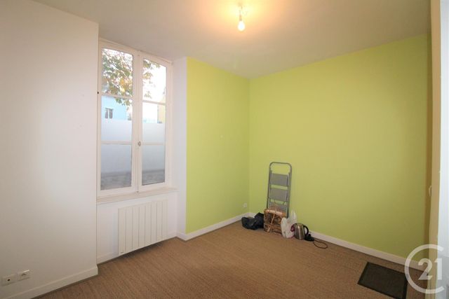 Afficher la photo en grand Studio à louer - 1 pièce - 14.89 m2 - RIOM - 63 - AUVERGNE - Century 21 Agence Girard
