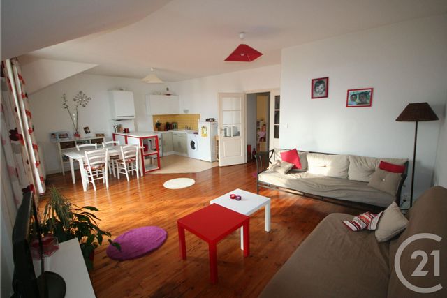 Afficher la photo en grand Appartement F3 à louer - 3 pièces - 76.73 m2 - PUY GUILLAUME - 63 - AUVERGNE - Century 21 Agence Girard