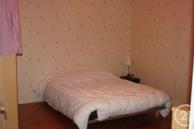 Afficher la photo en grand Appartement F3 à louer - 3 pièces - 76.73 m2 - PUY GUILLAUME - 63 - AUVERGNE - Century 21 Agence Girard