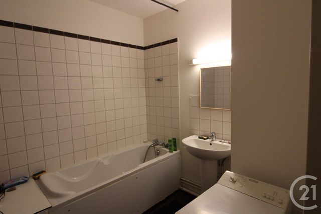 Afficher la photo en grand Appartement F1 à louer - 1 pièce - 44.8 m2 - CHATELGUYON - 63 - AUVERGNE - Century 21 Agence Girard