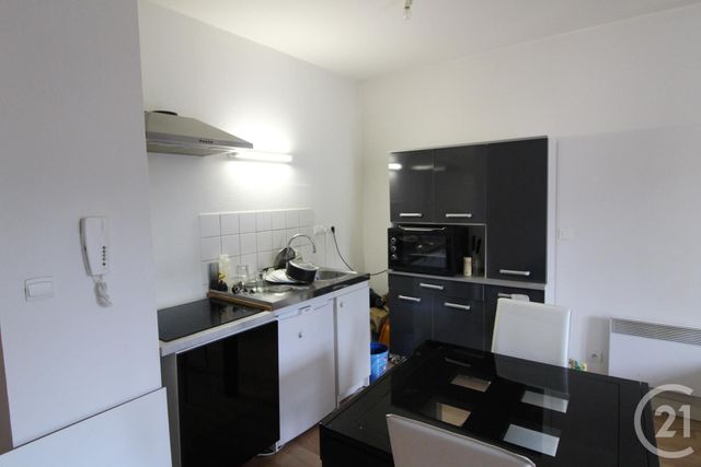 Afficher la photo en grand Appartement F1 à louer - 1 pièce - 44.8 m2 - CHATELGUYON - 63 - AUVERGNE - Century 21 Agence Girard