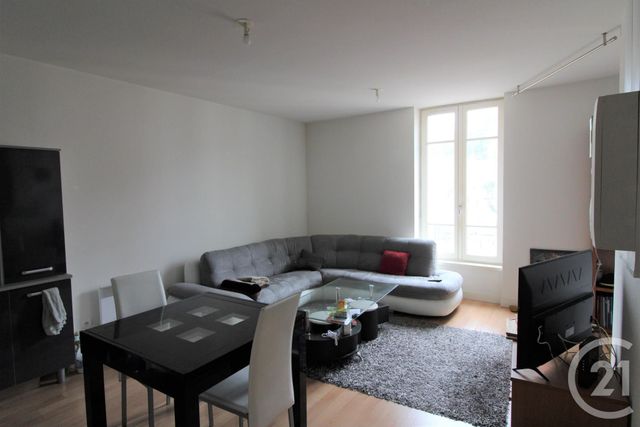 Afficher la photo en grand Appartement F1 à louer - 1 pièce - 44.8 m2 - CHATELGUYON - 63 - AUVERGNE - Century 21 Agence Girard