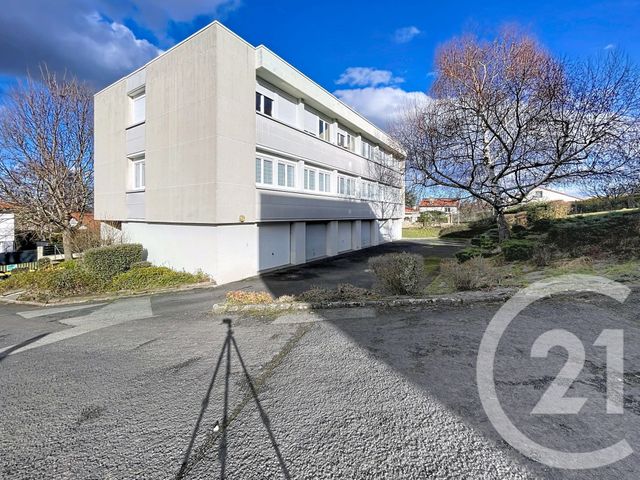Appartement F4 à vendre - 4 pièces - 74.0 m2 - RIOM - 63 - AUVERGNE - Century 21 Agence Girard