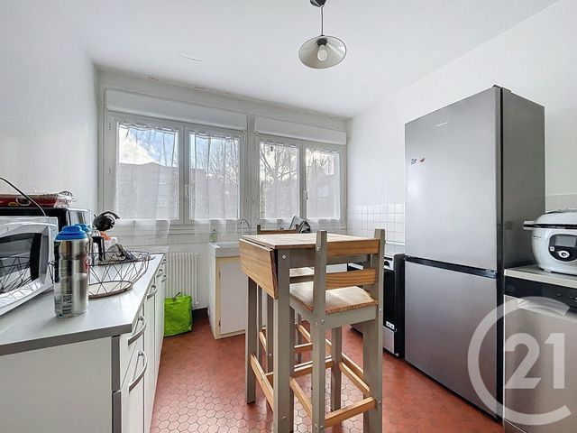 Appartement F4 à vendre - 4 pièces - 74.0 m2 - RIOM - 63 - AUVERGNE - Century 21 Agence Girard