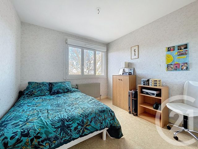 Appartement F4 à vendre - 4 pièces - 74.0 m2 - RIOM - 63 - AUVERGNE - Century 21 Agence Girard