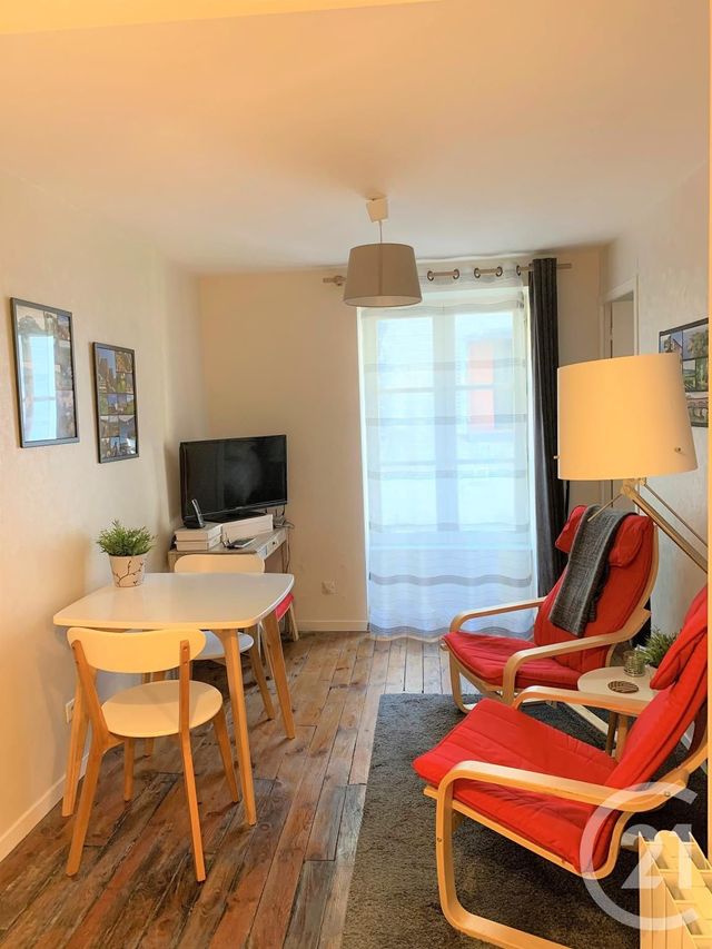Appartement à louer - 2 pièces - 25.8 m2 - RIOM - 63 - AUVERGNE - Century 21 Agence Girard