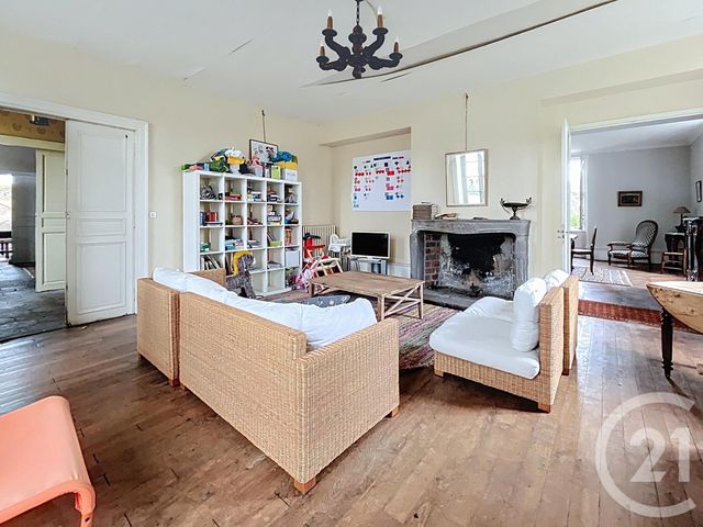 maison à vendre - 13 pièces - 415.0 m2 - CHAMBARON SUR MORGE - 63 - AUVERGNE - Century 21 Agence Girard