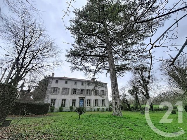 maison à vendre - 13 pièces - 415.0 m2 - CHAMBARON SUR MORGE - 63 - AUVERGNE - Century 21 Agence Girard