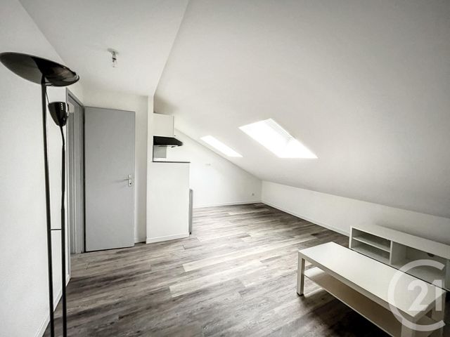 Appartement F1 à louer - 1 pièce - 14.43 m2 - RIOM - 63 - AUVERGNE - Century 21 Agence Girard