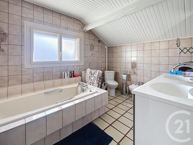 maison à vendre - 7 pièces - 131.0 m2 - RIOM - 63 - AUVERGNE - Century 21 Agence Girard