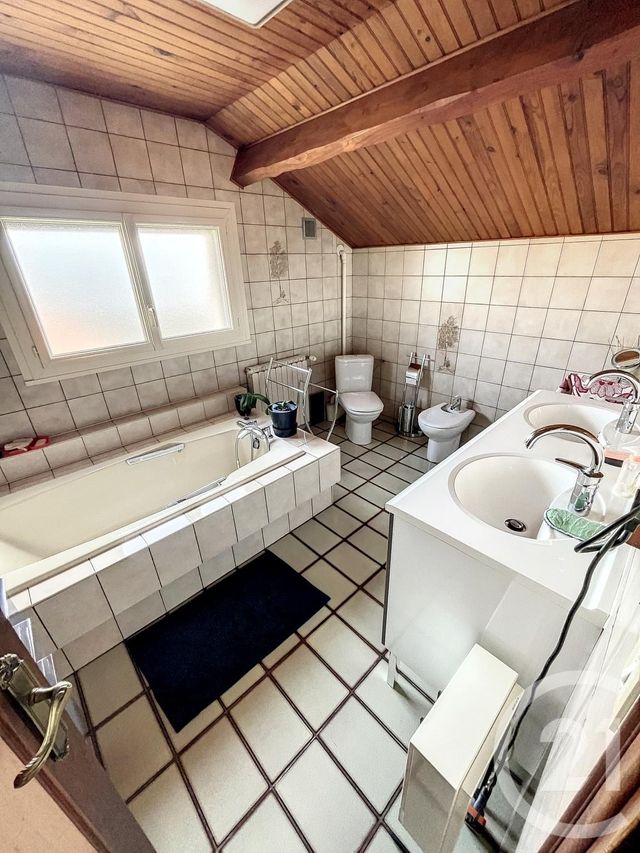 maison à vendre - 7 pièces - 131.0 m2 - RIOM - 63 - AUVERGNE - Century 21 Agence Girard