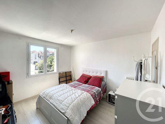 Appartement F2 à vendre - 3 pièces - 53.4 m2 - RIOM - 63 - AUVERGNE - Century 21 Agence Girard