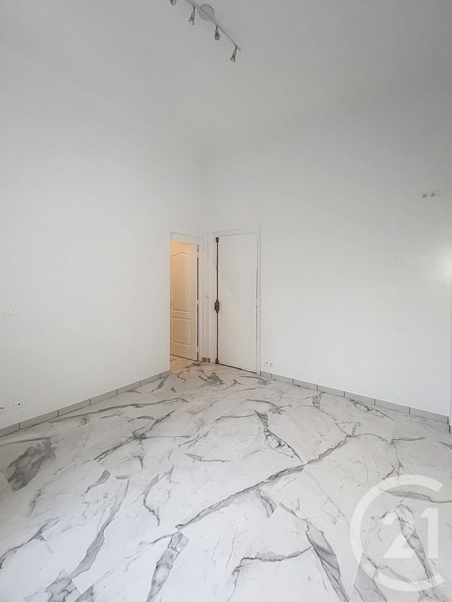 Appartement F1 à louer - 1 pièce - 21.0 m2 - CHATEL GUYON - 63 - AUVERGNE - Century 21 Agence Girard