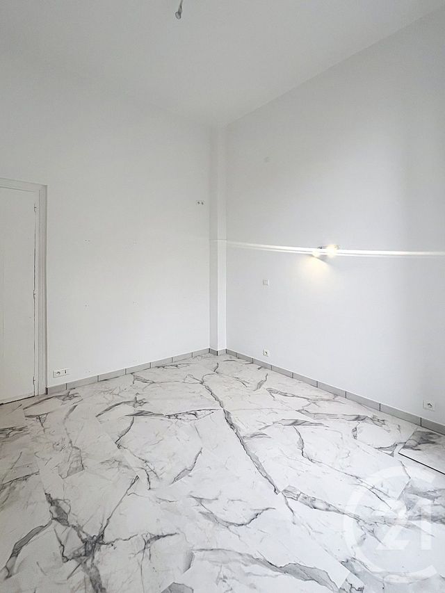 Appartement F1 à louer - 1 pièce - 21.0 m2 - CHATEL GUYON - 63 - AUVERGNE - Century 21 Agence Girard