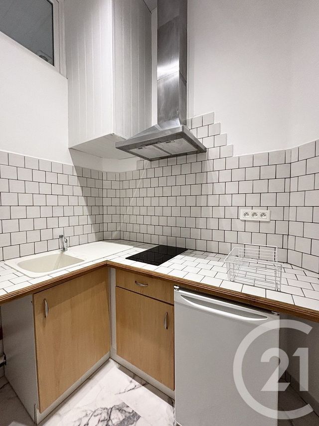 Appartement F1 à louer - 1 pièce - 21.0 m2 - CHATEL GUYON - 63 - AUVERGNE - Century 21 Agence Girard