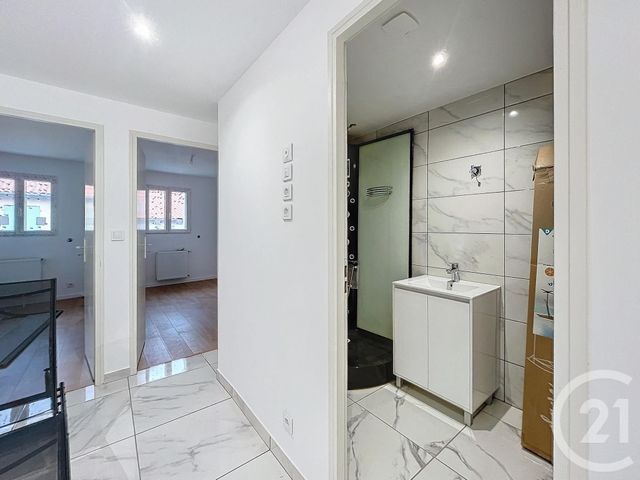 Afficher la photo en grand maison à vendre - 4 pièces - 120.0 m2 - ST BONNET PRES RIOM - 63 - AUVERGNE - Century 21 Agence Girard