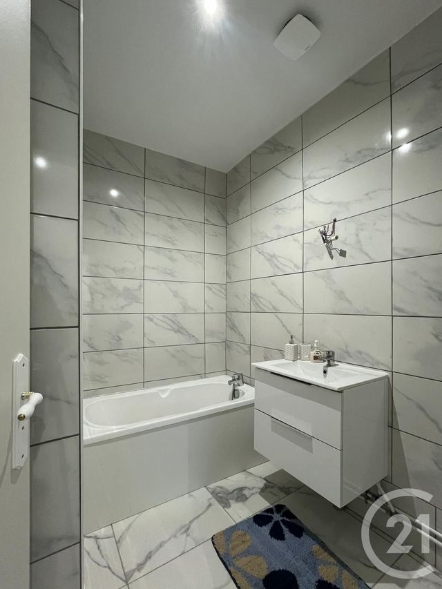 Afficher la photo en grand maison à vendre - 4 pièces - 120.0 m2 - ST BONNET PRES RIOM - 63 - AUVERGNE - Century 21 Agence Girard