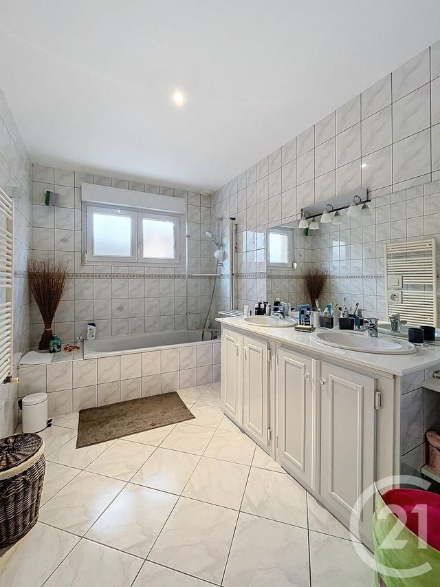 maison à vendre - 5 pièces - 155.0 m2 - BEAUREGARD VENDON - 63 - AUVERGNE - Century 21 Agence Girard