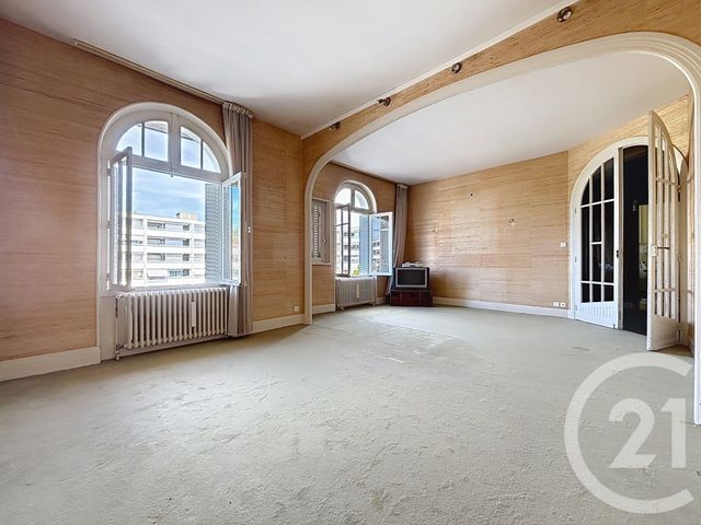 maison à vendre - 8 pièces - 245.0 m2 - RIOM - 63 - AUVERGNE - Century 21 Agence Girard