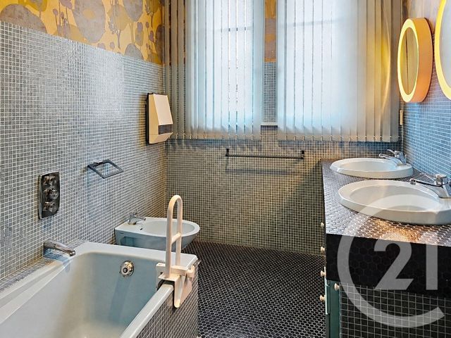 maison à vendre - 8 pièces - 245.0 m2 - RIOM - 63 - AUVERGNE - Century 21 Agence Girard