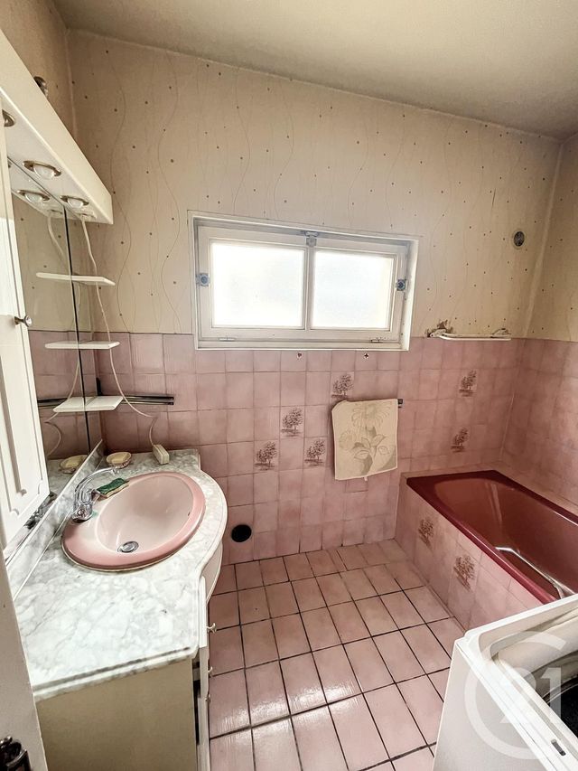 maison à vendre - 6 pièces - 150.62 m2 - BLANZAT - 63 - AUVERGNE - Century 21 Agence Girard