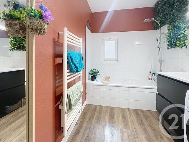 Appartement F3 à vendre - 4 pièces - 85.39 m2 - RIOM - 63 - AUVERGNE - Century 21 Agence Girard