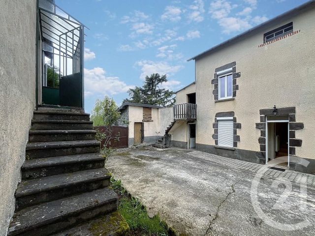 maison - CHAPDES BEAUFORT - 63